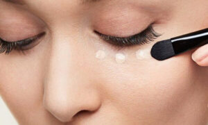 پوستی جذاب و شاداب با براش مخصوص کانسیلر